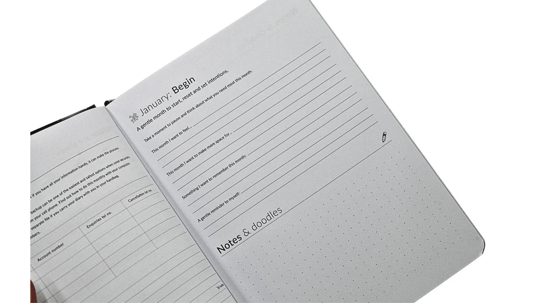 Flexi WOW Diary 2027 Leatherette Gift Bundle | A5 Planner, Pouch, Pen & Notepad Set
